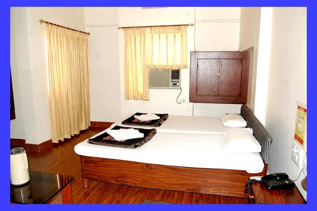 Hotel Kusum 빌라이 객실 사진